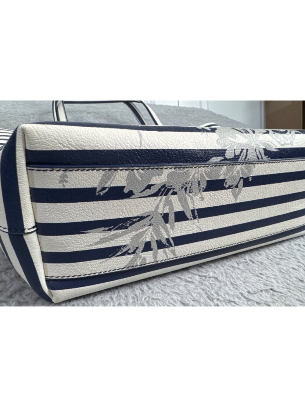 Tommy Bahama Floral Stripe Tote W/Pouch Navy White Faux Leather Travel Beach 90s - Picture 8 of 16